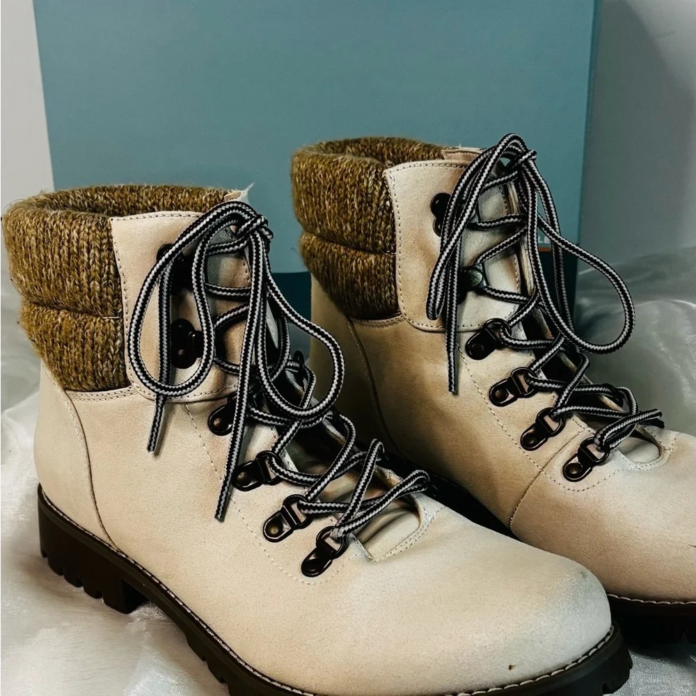 Cliffs by White Mountain Pathfield Women's Lace-up Bootie, Winter White/Fabric